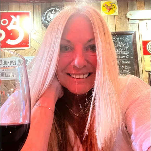 Meet your Posher, Anne - Picture 1 of 1